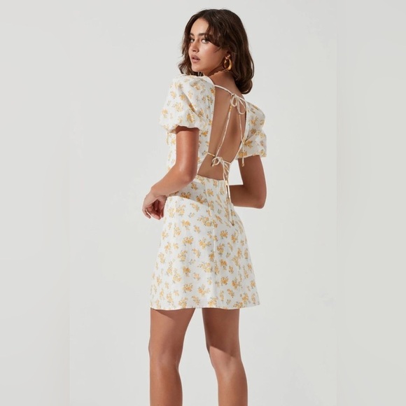 ASTR the Label
Lovegrove Dress in White Yellow Floral XS - Picture 2 of 6